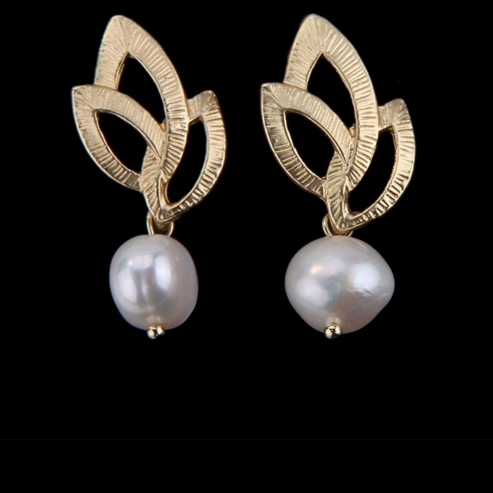 NEW Pearl Drop Earrings(freshwater pearls) - Picture 1 of 4